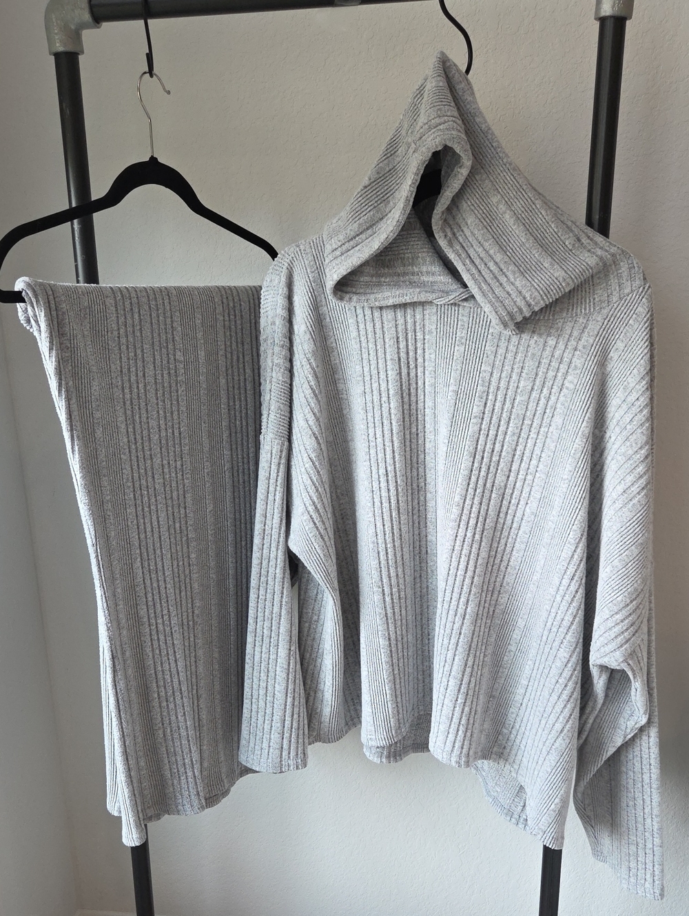 Light Gray Ribbed Hooded Women's Sweater Set Top And Bottom Pants Plus Sz 24